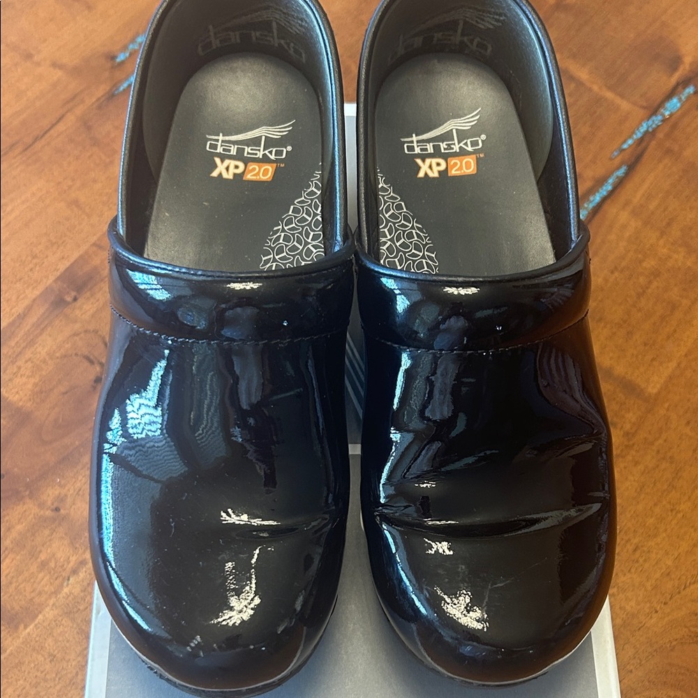 Dansko XP 2.0 Shiny Black Clogs